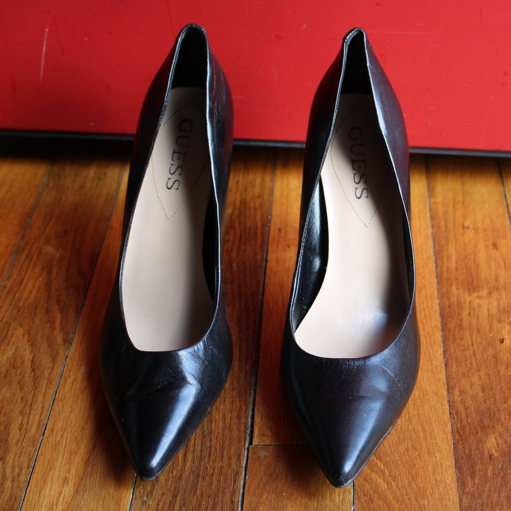 Womens Guess Pump